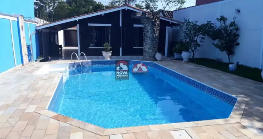 Linda casa com Piscina pertinho do mar