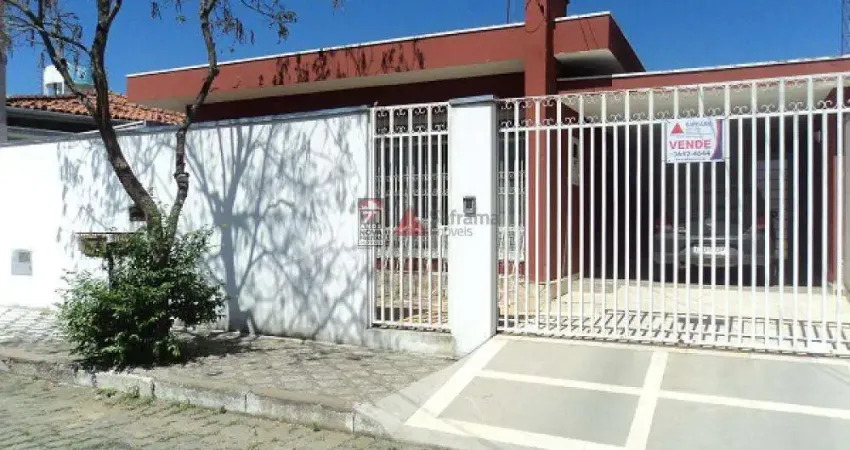 Casa com 3 quartos à venda na Rua Capitão Alfredo César, 96, Centro, Pindamonhangaba