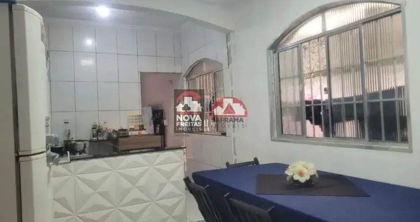 SOBRADO | 3 Dormitórios, Ampla Garagem para 4 Carros e Ótima Localização!