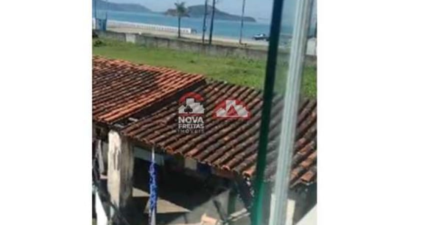 Apartamento com 2 dormitórios, à uma rua da praia do Massaguaçu. Com vaga de garagem.