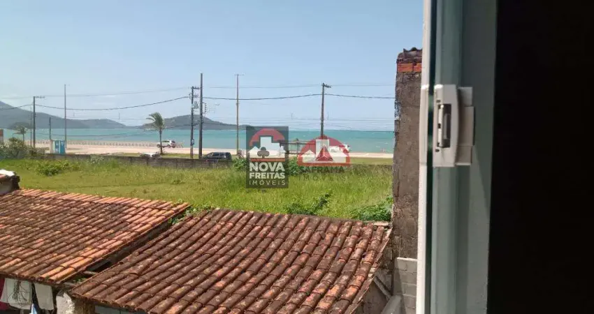 Apartamento com 2 dormitórios, à uma rua da praia do Massaguaçu. Com vaga de garagem.