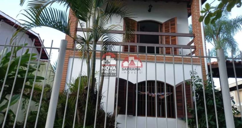 Sobrado com quintal amplo a 500 Metros da Praia Martim de Sá!