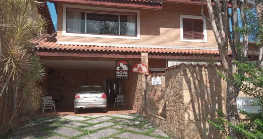 Sobrado Colonial de Luxo em Condomínio para Locação!