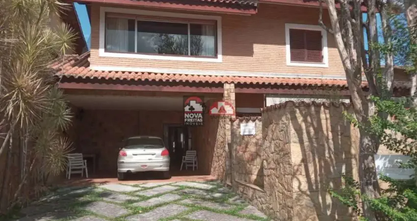 Sobrado colonial de luxo em condomínio para locação mobiliado!