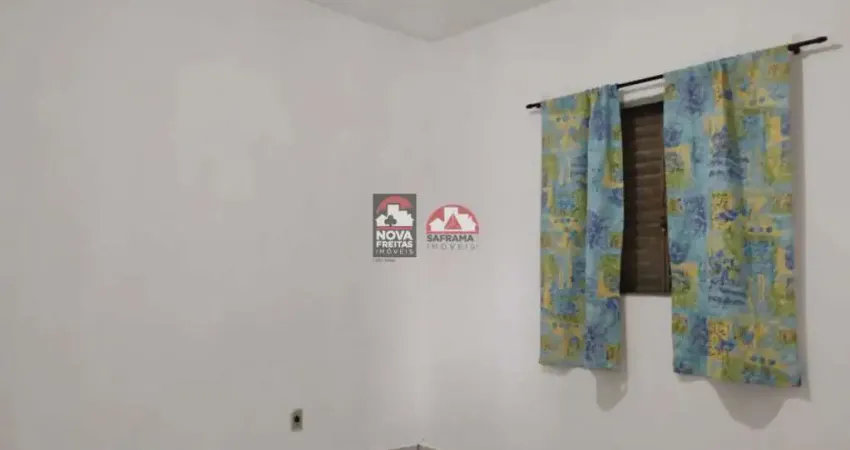 Locação casa com 2 dormitórios no bairro Monte Castelo