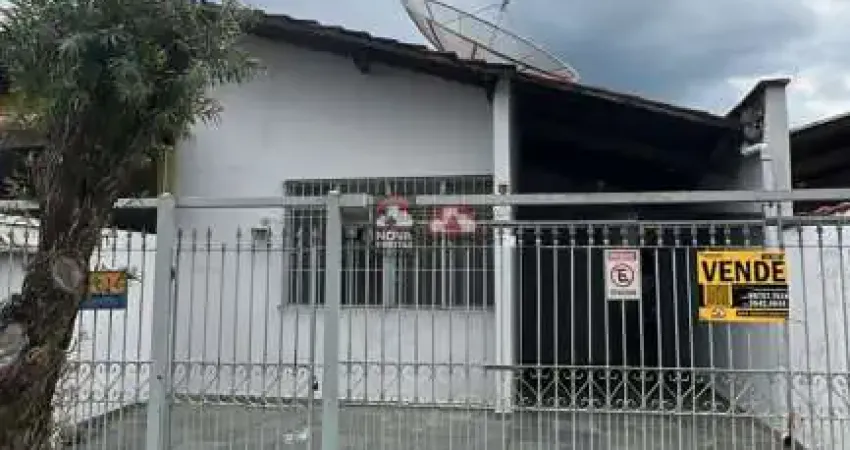 Casa com 3 quartos à venda na Rua Elpídio Salles Duarte, 288, Loteamento Jardim Imperial, Pindamonhangaba