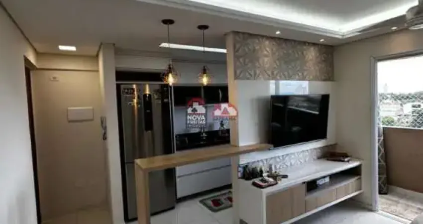 Excelente apartamento mobiliado, com dois dormitórios, sendo uma suíte, sala com sacada, cozinha e área de serviço