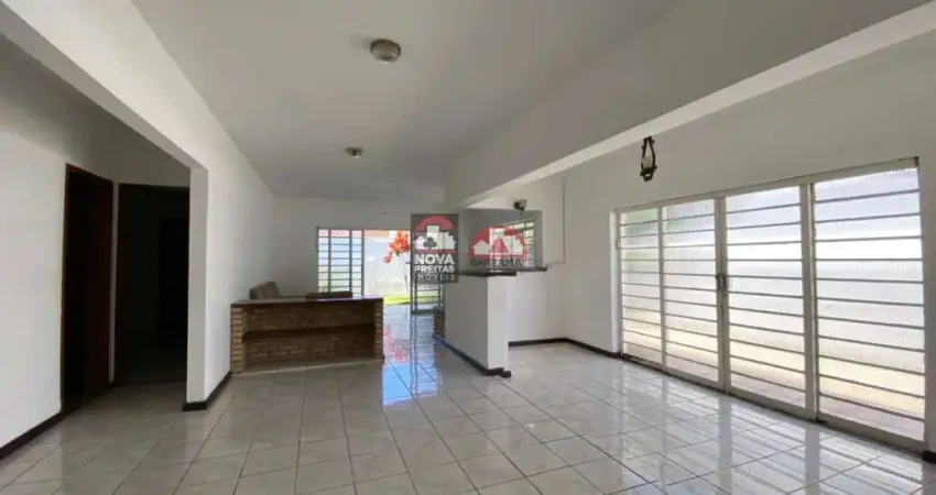 Excelente casa para locação com 03 dormitórios sendo uma suíte 02 vagas de garagens!!