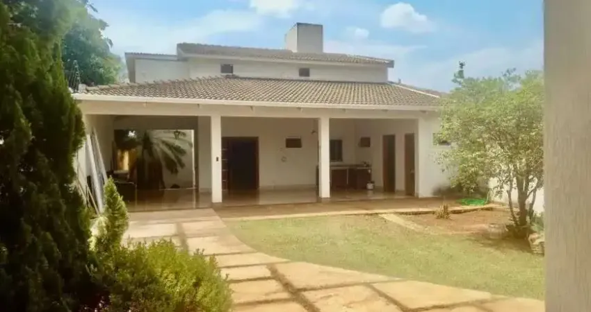 Casa à Venda em Vila Rezende, Goiânia: 5 Quartos, 543m², R$1,49Mi