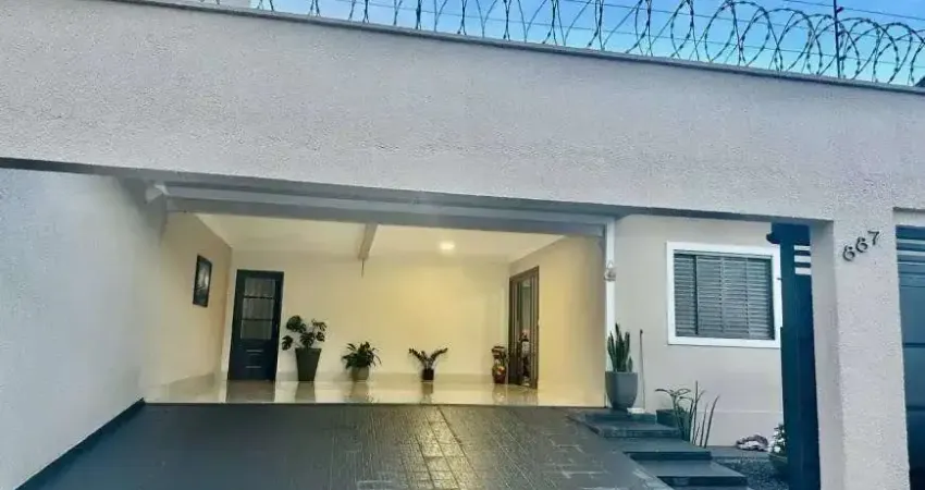 Casa à Venda em Nova Suiça, Goiânia: 4 Quartos, 329m², 2 Suítes
