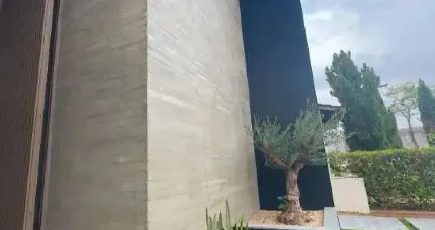 Casa de Condomínio à Venda no Jardins Madri, Goiânia – 5 Suítes