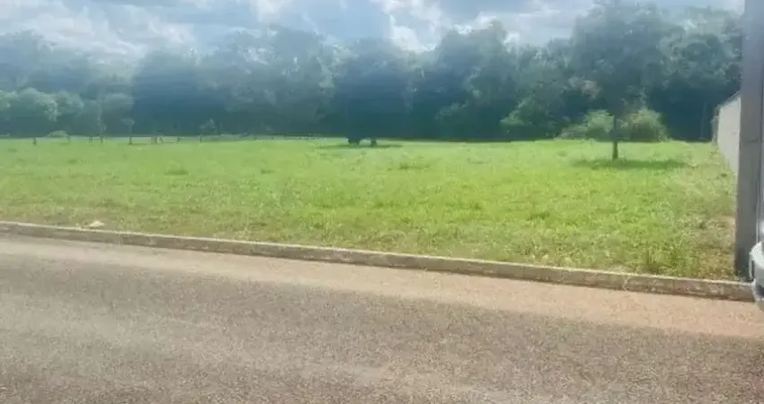 Terreno de 2.400m² à venda no Centro de Bela Vista de Goiás