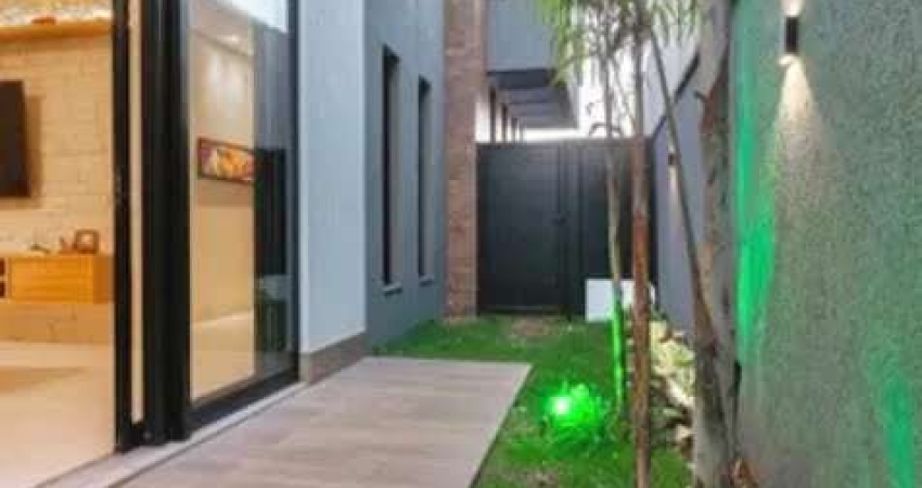 Casa em Condomínio no Goiânia Golfe Clube: 4 Suítes, 660m² à Venda