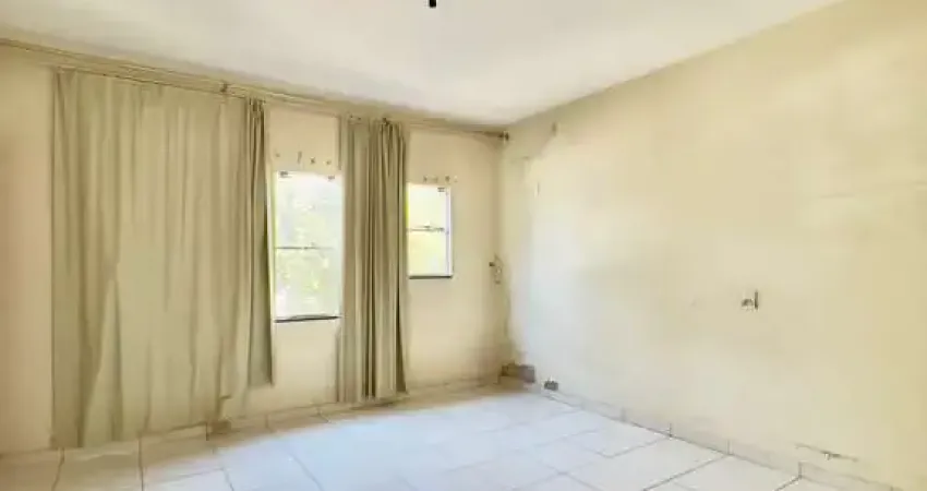 Jardins madri  asa terrea em terreno de 420 metros  posição nascente 4 quartos sendo 2 suítes, banheiro social, sala com dois ambientes amplos, cozinha, varanda, piscina, espaço de sauna molhada, lava