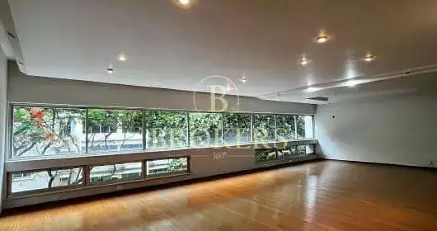 Apto 292m² em Copacabana, 3 quartos (1 suíte c/ closet), escritório, 2 vagas, perto do metrô, comér