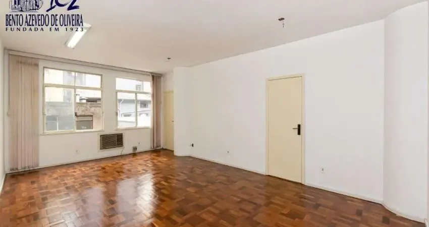 O Centro Histórico espera por você: Conheça esta linda sala comercial no Ed. Ama