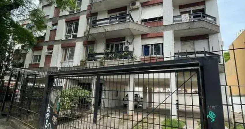 Apartamento de 2 dormitórios sendo um com sacada e garagem para 2 carros.