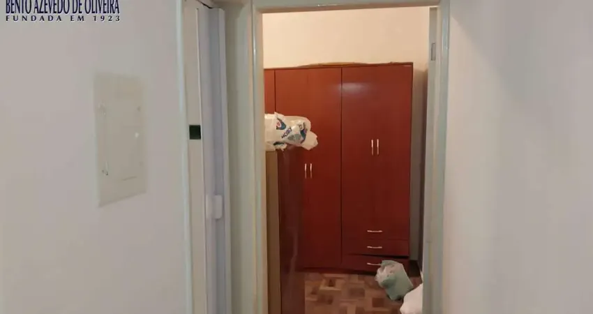 Oportunidade, partamento 1 dorm. demais peças, Trav. do Carmo.
