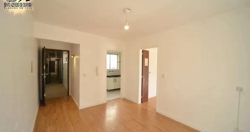 Conforto e Vista Desimpedida: 1 Dormitório Próximo à Praça Garibaldi e Redenção