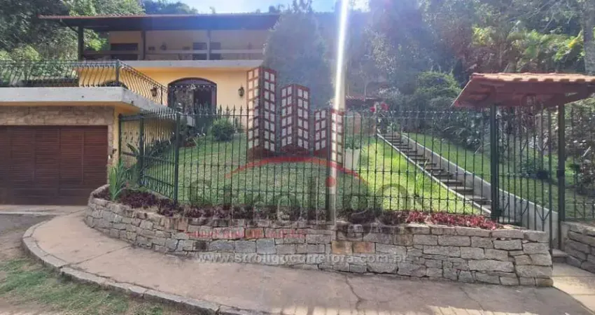 C504 Casa ampla com 4 quartos a 8 km do Centro da Cidade, Nova Friburgo-RJ