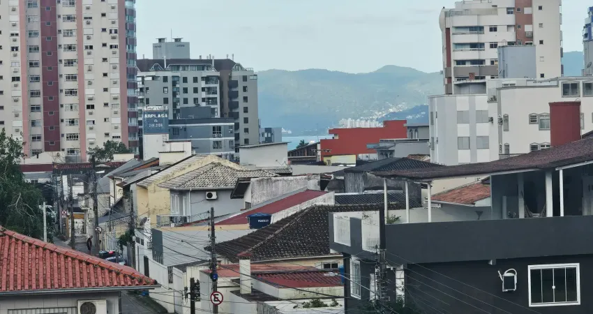 Apto em localização super privilegiada, 3 qtos sendo 1 suíte e vaga de garagem!