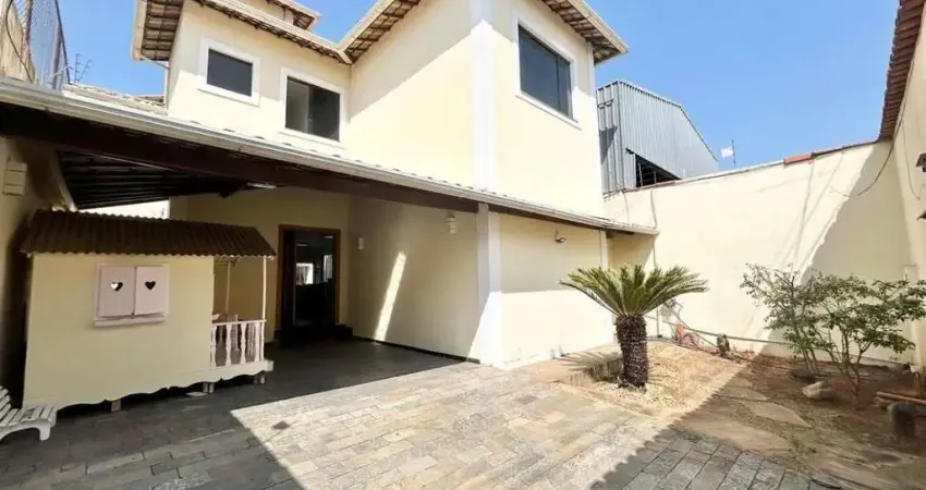 Casa para Venda em Contagem, Parque Recreio, 4 dormitórios, 1 suíte, 5 banheiros, 4 vagas