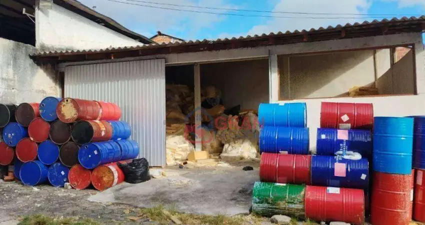 Barracão alugo nos fundos para depósito