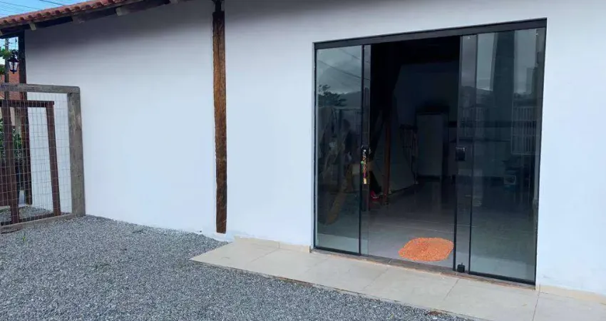 Casa com 1 dormitório para alugar por r$ 1.800,00/mês - meia praia - navegantes/sc