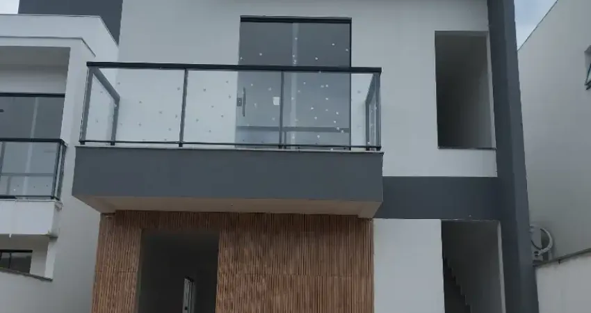 Excelente duplex com quatro quartos, sendo tres suites e duas vagas de garagem