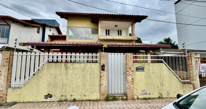 Casa para comercio na regiao central de laranjeiras na serra .