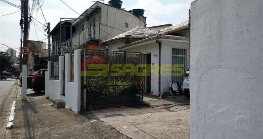 Casa térrea, 110m² Área Construída e 268m² Área Total por R$ 3.000,00 Locação e R$ 600.000,00 Venda