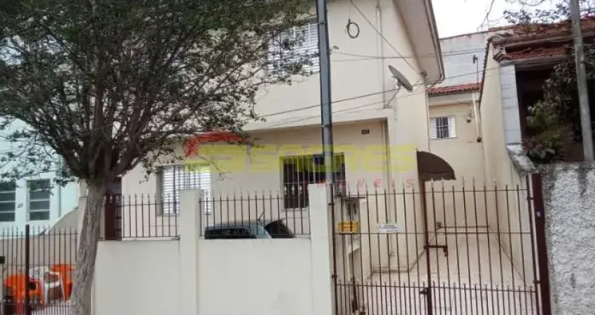 Casa térrea com 2 quartos na Vila Lenor - Por R$ 2.300,00