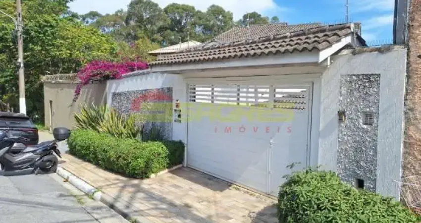 Sobrado com Piscina e 3 suítes à venda por R$ 1.800.000,00