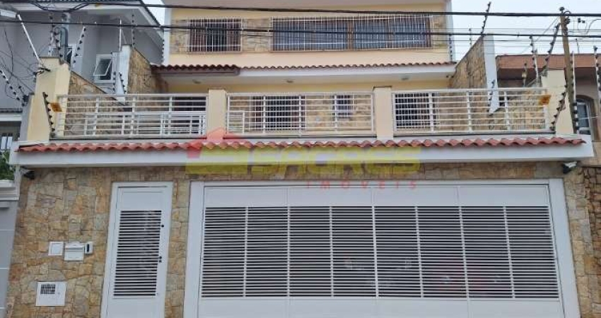 Sobrado com 3 suítes e 3 vagas de garagem à Venda, 300 m², por R$ 3.720.000,00