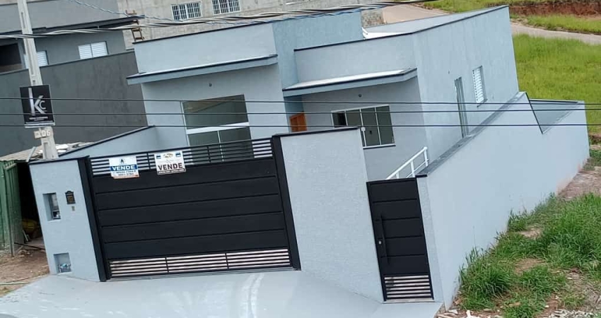 casa com 3 quartos, sendo 1 suite  á venda