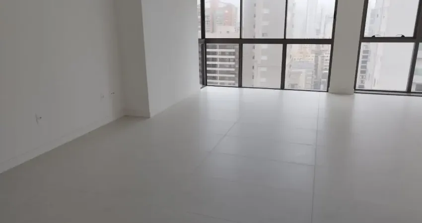 Excelente apartamento prontinho para morar com excelente área de lazer no centro de bc