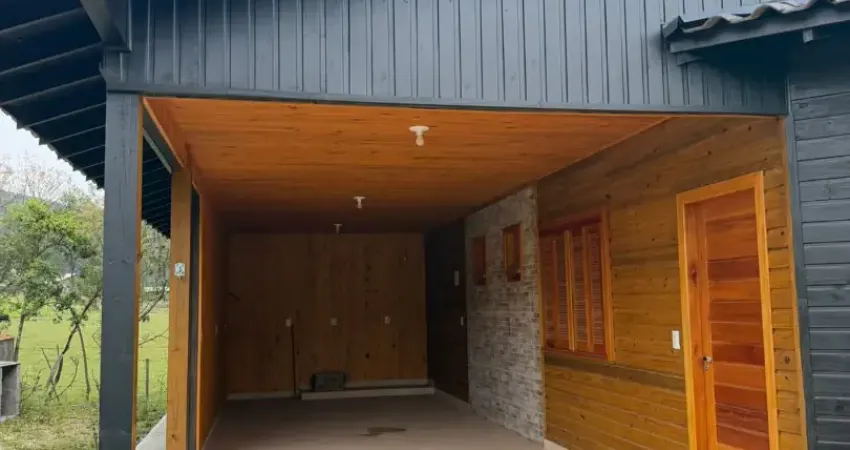 Linda casa de madeira na região de urubici. casa nova semi mobiliada