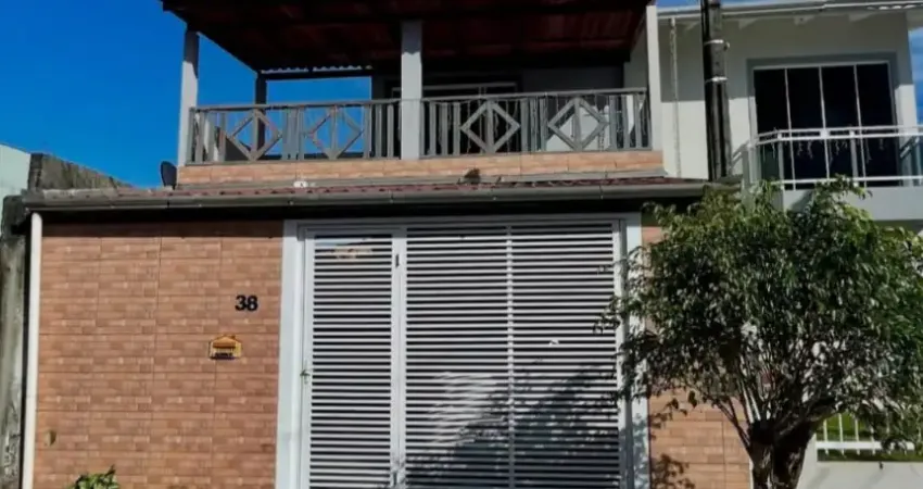 Lindo sobrado localizado no centro de camboriú. próximo a câmara de vereadores