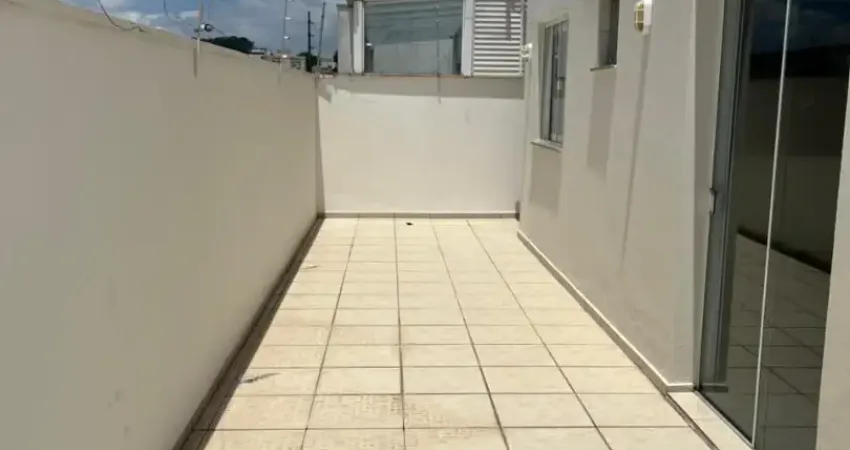 Excelente apartamento com terraço em rua reta ao mar semi mobiliado