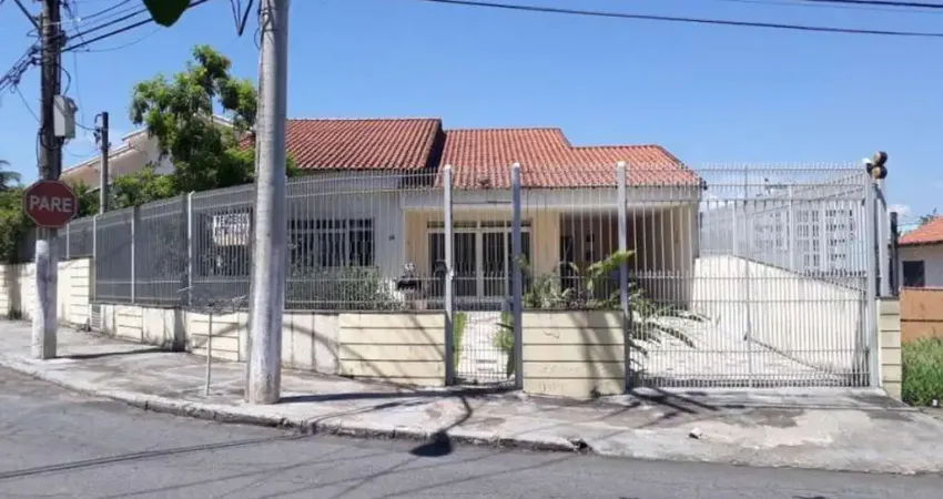 Casa para Venda em Volta Redonda / RJ no bairro Jardim Amália