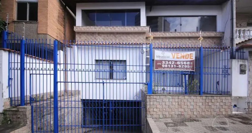 Casa para Venda em Volta Redonda / RJ no bairro Jardim Amália