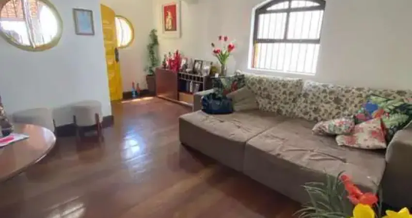 Casa para Venda em Volta Redonda / RJ no bairro Jardim Amália