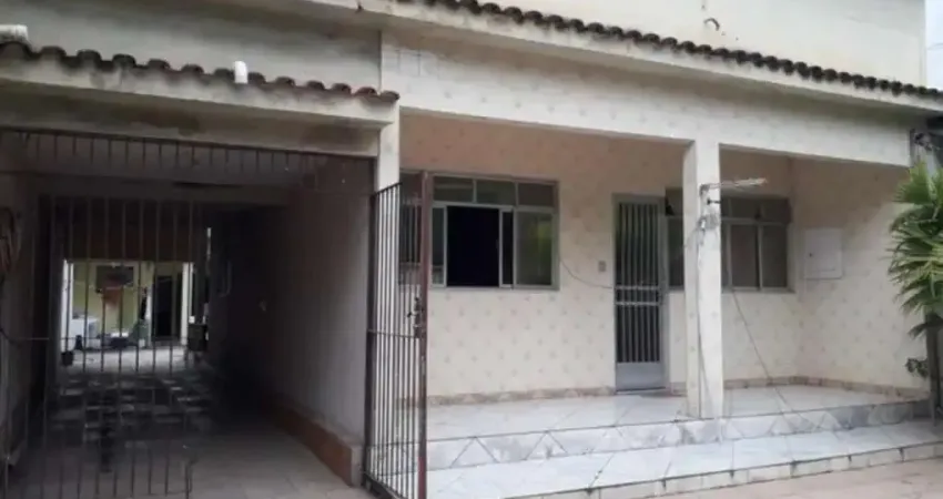 Casa para Venda em Volta Redonda / RJ no bairro Sessenta