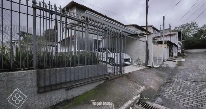 Casa para Venda em Volta Redonda / RJ no bairro Retiro