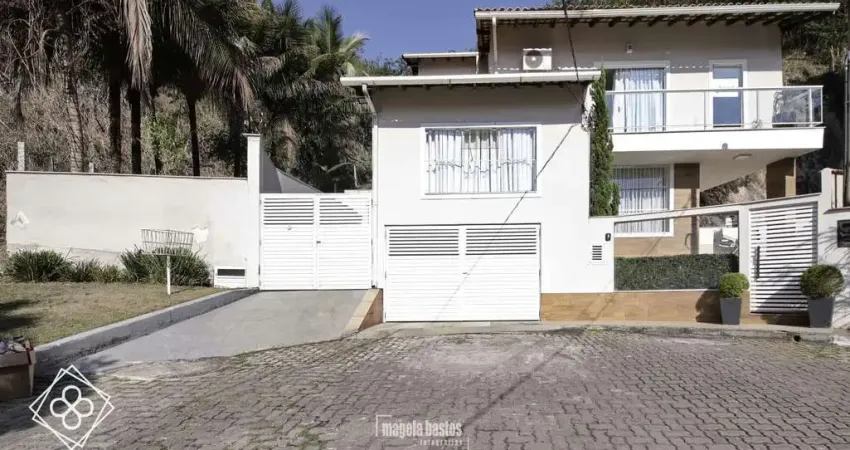 Casa para Venda em Barra Mansa / RJ no bairro Verbo Divino