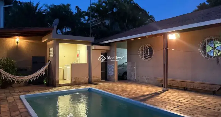 Casa linear com edícula , 3 quartos, 1 suíte e piscina, jardim belvedere.