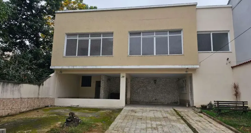 Casa com 4 quartos à venda no Jardim Amália, Volta Redonda 