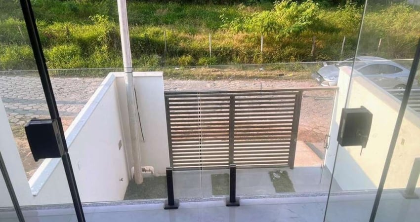 Casa com 2 suítes com quintal amplo à venda no Solar Santa Rita Residencial - Volta Redonda/RJ