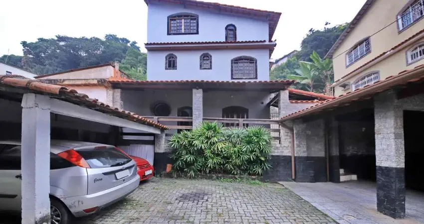 Casa com 5 quartos à venda no Retiro, Volta Redonda 