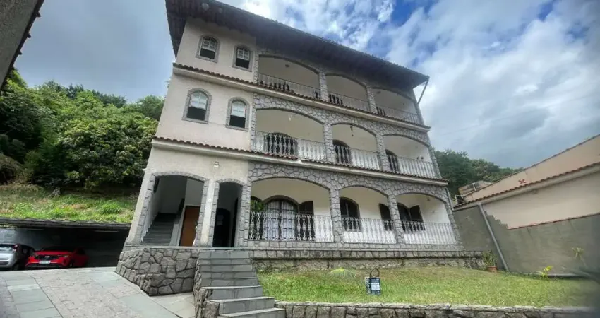 Amplo apartamento com 4 quartos 1 suíte no bairro Sessenta / Volta Redonda
